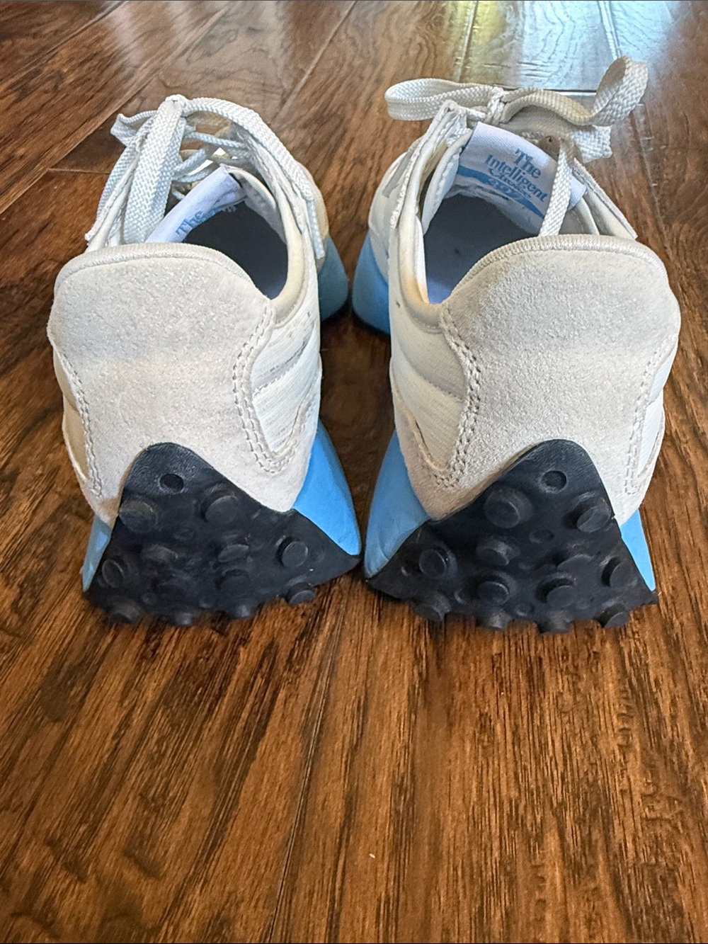 New Balance Women’s  327 Sneaker in Nimbus Cloud and Sky Blue, size 7 - Picture 7 of 11